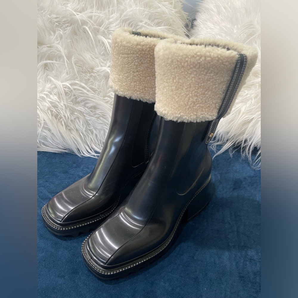 Chloe Black Betty Shearling Boots